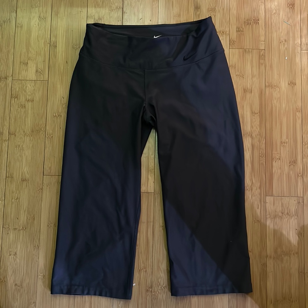 Cropped Nike Active Pants